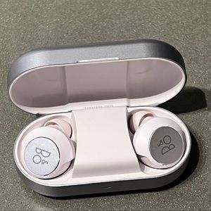 BANG & OLUFSEN Beoplay EQ Wireless Earbuds Nordic Ice